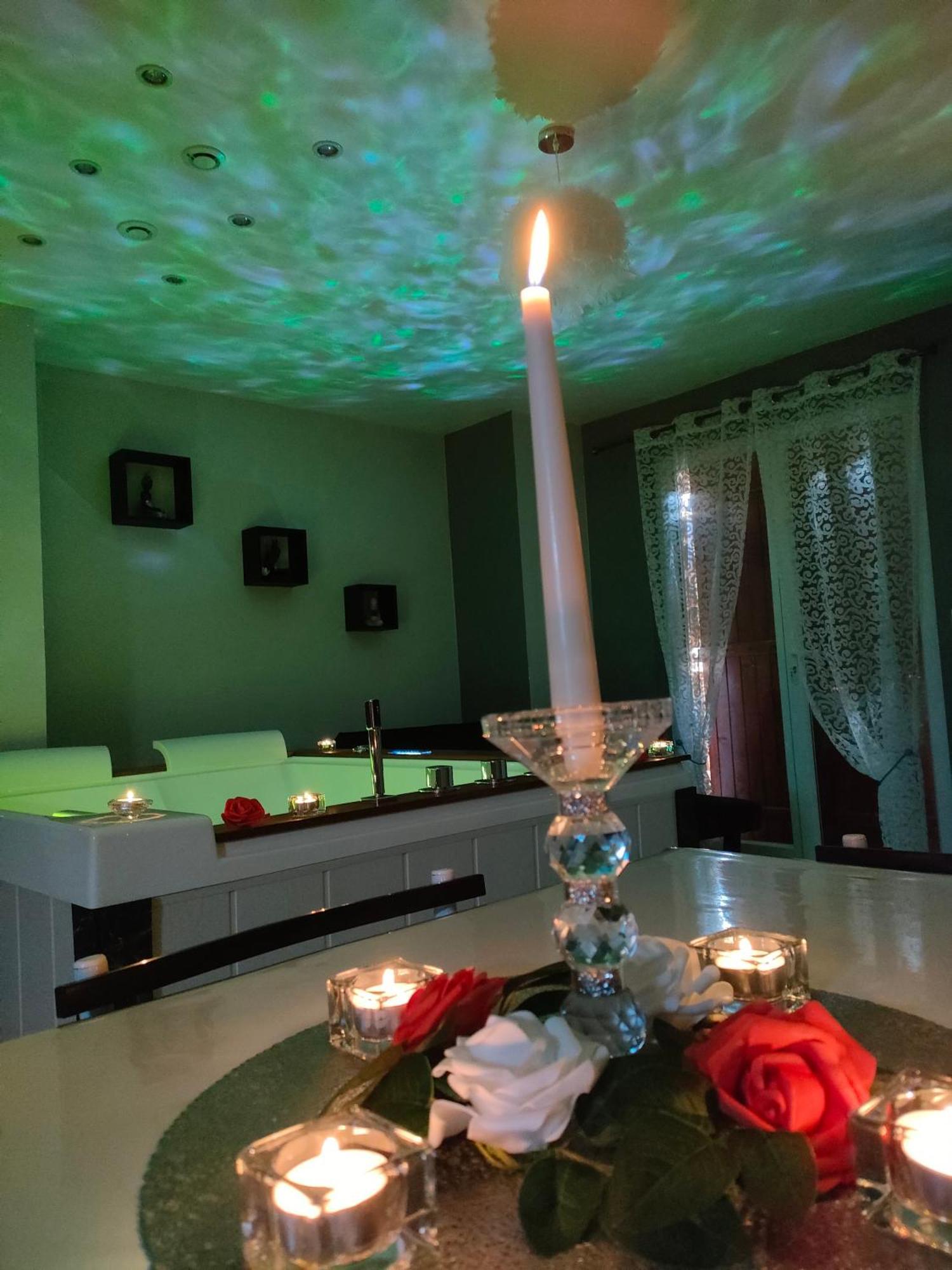 Loft Avec Baignoire Spa Lecrin Romantique Ochancourt Szoba fotó